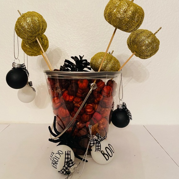 Halloween table decor with ornaments and pumpkin spice scented putka pods - Picture 10 of 16